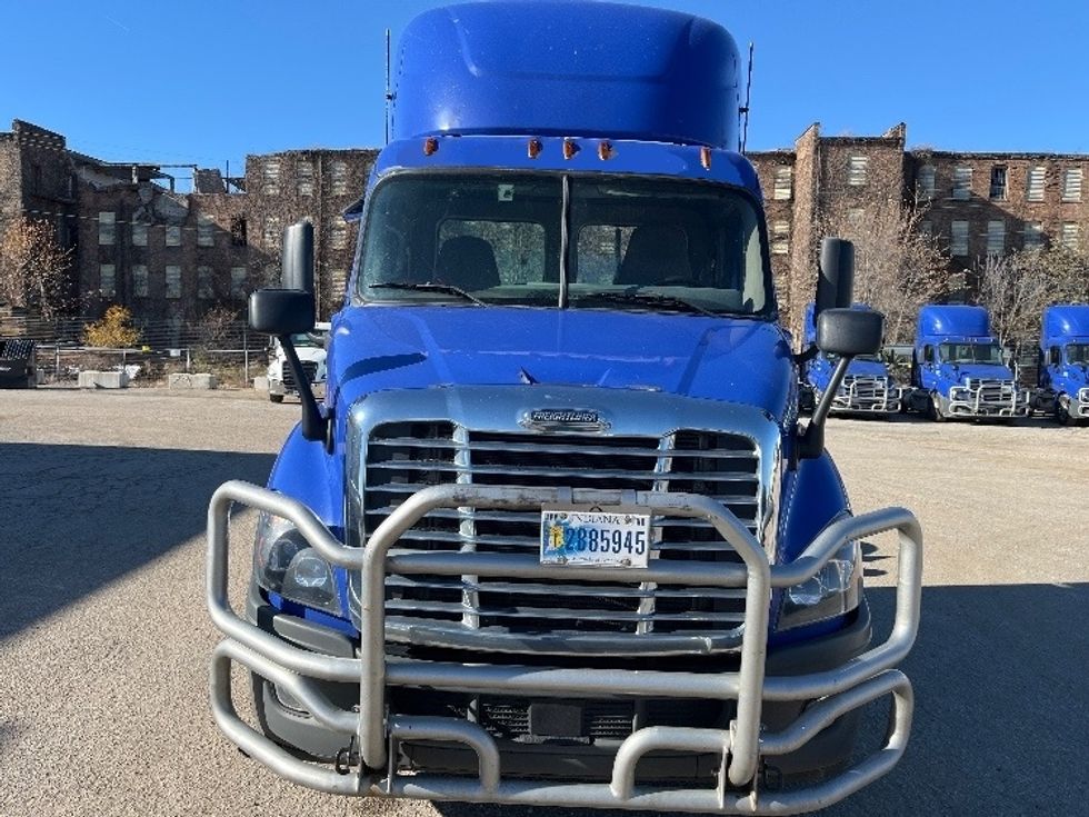 Day Cab Tractor-Heavy Duty Tractors-Freightliner-2020-Cascadia 11364ST-Elkhart-IN-633,565\n\t\tmiles-$ 28,250 - Image 2