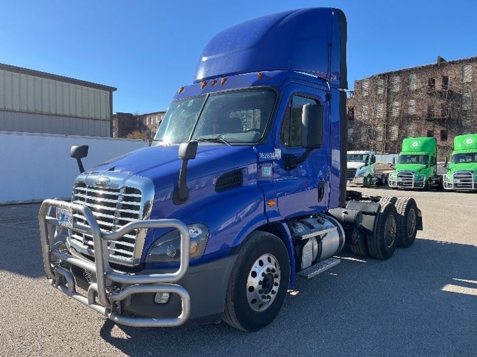 Day Cab Tractor-Heavy Duty Tractors-Freightliner-2020-Cascadia 11364ST-Elkhart-IN-633,565\n\t\tmiles-$ 28,250 - Image 3