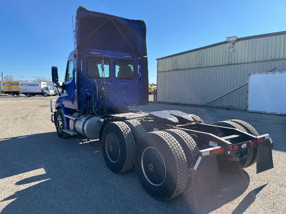 Day Cab Tractor-Heavy Duty Tractors-Freightliner-2020-Cascadia 11364ST-Elkhart-IN-633,565\n\t\tmiles-$ 28,250 - Image 5