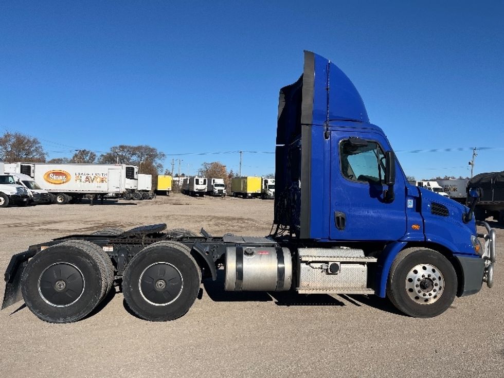 Day Cab Tractor-Heavy Duty Tractors-Freightliner-2020-Cascadia 11364ST-Elkhart-IN-633,565\n\t\tmiles-$ 28,250 - Image 8