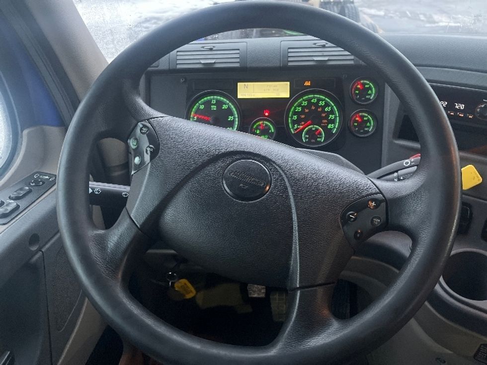 Day Cab Tractor-Heavy Duty Tractors-Freightliner-2020-Cascadia 11364ST-Elkhart-IN-635,931\n\t\tmiles-$ 25,750 - Image 11