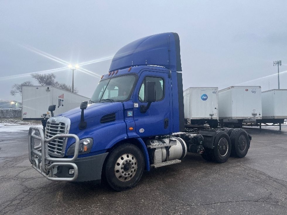 Day Cab Tractor-Heavy Duty Tractors-Freightliner-2020-Cascadia 11364ST-Elkhart-IN-635,931\n\t\tmiles-$ 25,750 - Image 3