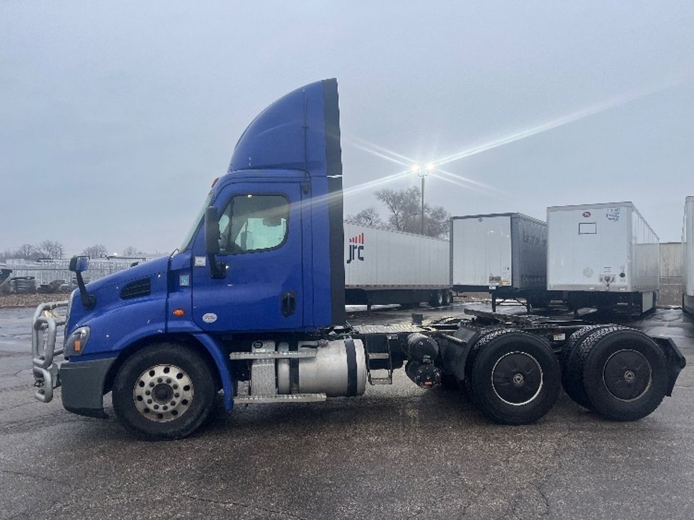 Day Cab Tractor-Heavy Duty Tractors-Freightliner-2020-Cascadia 11364ST-Elkhart-IN-635,931\n\t\tmiles-$ 25,750 - Image 4