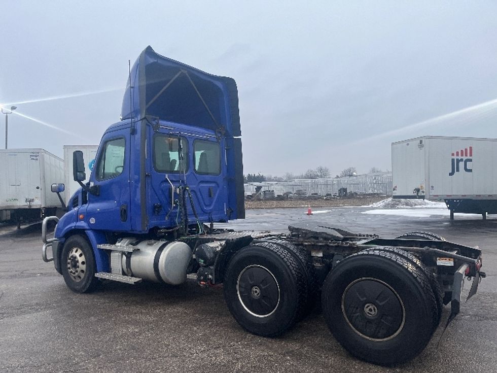 Day Cab Tractor-Heavy Duty Tractors-Freightliner-2020-Cascadia 11364ST-Elkhart-IN-635,931\n\t\tmiles-$ 25,750 - Image 5