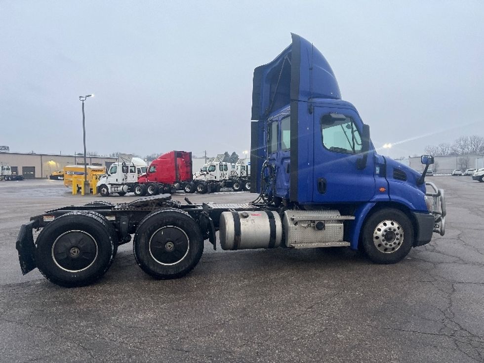 Day Cab Tractor-Heavy Duty Tractors-Freightliner-2020-Cascadia 11364ST-Elkhart-IN-635,931\n\t\tmiles-$ 25,750 - Image 8