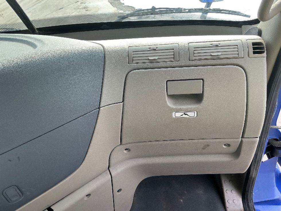 Day Cab Tractor-Heavy Duty Tractors-Freightliner-2020-Cascadia 11364ST-Elkhart-IN-654,183\n\t\tmiles-$ 25,750 - Image 13