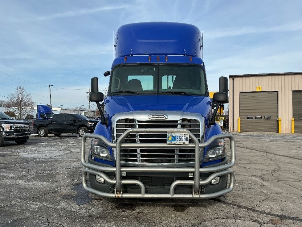 Day Cab Tractor-Heavy Duty Tractors-Freightliner-2020-Cascadia 11364ST-Elkhart-IN-654,183\n\t\tmiles-$ 25,750 - Image 2