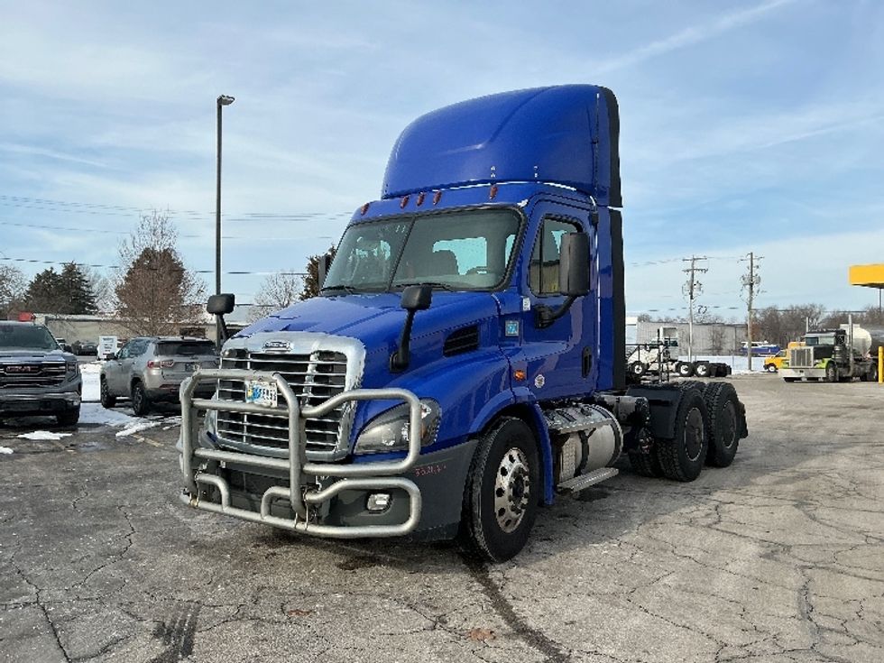 Day Cab Tractor-Heavy Duty Tractors-Freightliner-2020-Cascadia 11364ST-Elkhart-IN-654,183\n\t\tmiles-$ 25,750 - Image 3