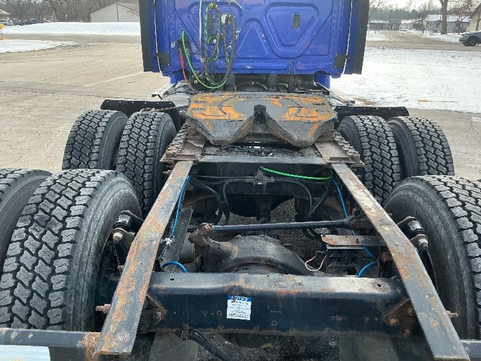 Day Cab Tractor-Heavy Duty Tractors-Freightliner-2020-Cascadia 11364ST-Elkhart-IN-654,183\n\t\tmiles-$ 25,750 - Image 6