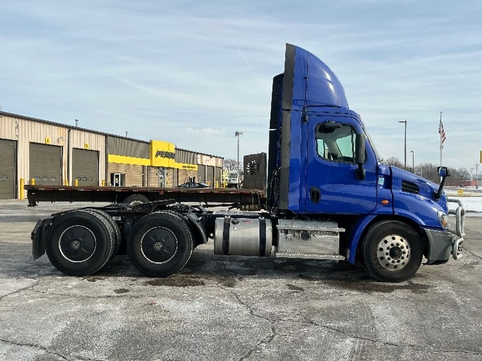 Day Cab Tractor-Heavy Duty Tractors-Freightliner-2020-Cascadia 11364ST-Elkhart-IN-654,183\n\t\tmiles-$ 25,750 - Image 8