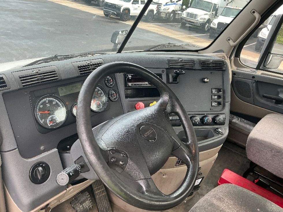 Day Cab Tractor-Heavy Duty Tractors-Freightliner-2020-Cascadia 11364ST-Evansville-IN-341,158\n\t\tmiles-$ 41,750 - Image 10