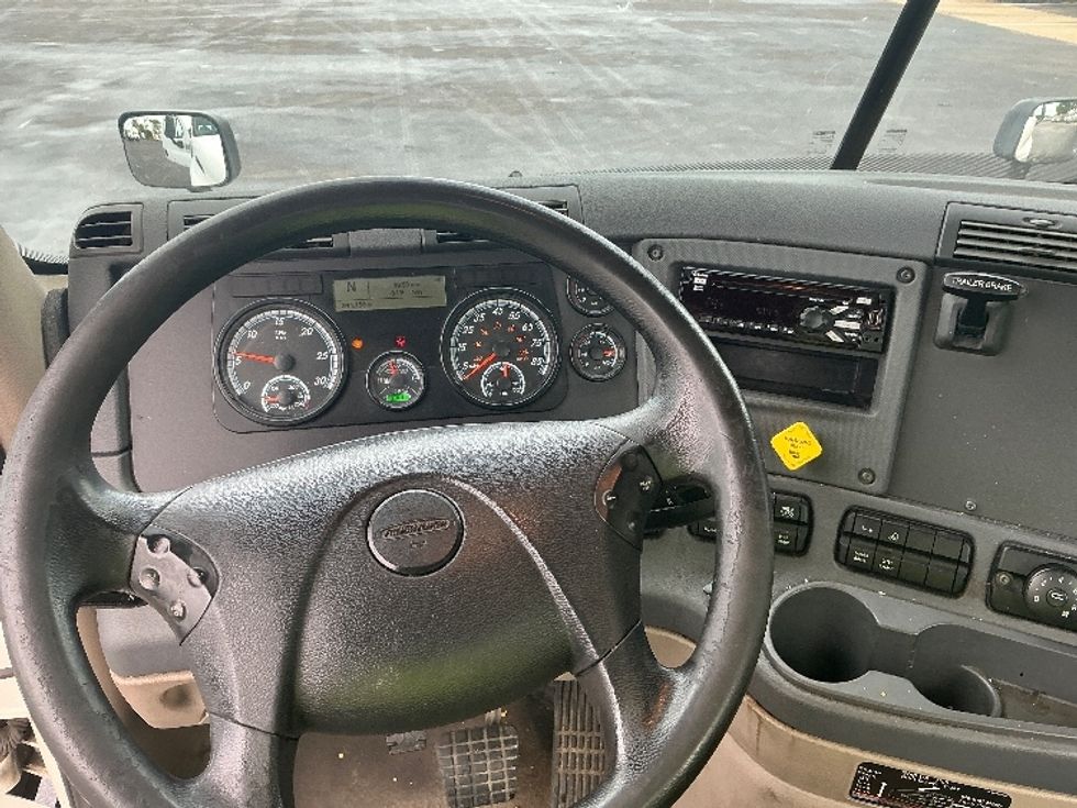 Day Cab Tractor-Heavy Duty Tractors-Freightliner-2020-Cascadia 11364ST-Evansville-IN-341,158\n\t\tmiles-$ 41,750 - Image 11