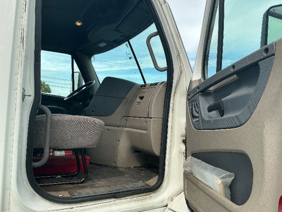 Day Cab Tractor-Heavy Duty Tractors-Freightliner-2020-Cascadia 11364ST-Evansville-IN-341,158\n\t\tmiles-$ 41,750 - Image 12