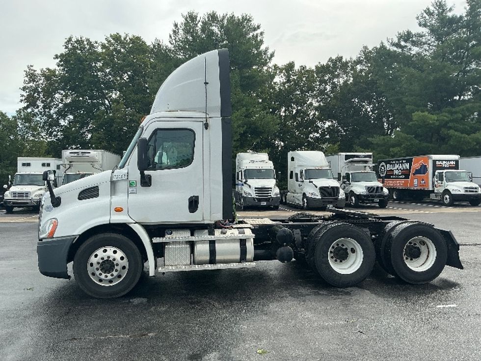 Day Cab Tractor-Heavy Duty Tractors-Freightliner-2020-Cascadia 11364ST-Evansville-IN-341,158\n\t\tmiles-$ 41,750 - Image 4