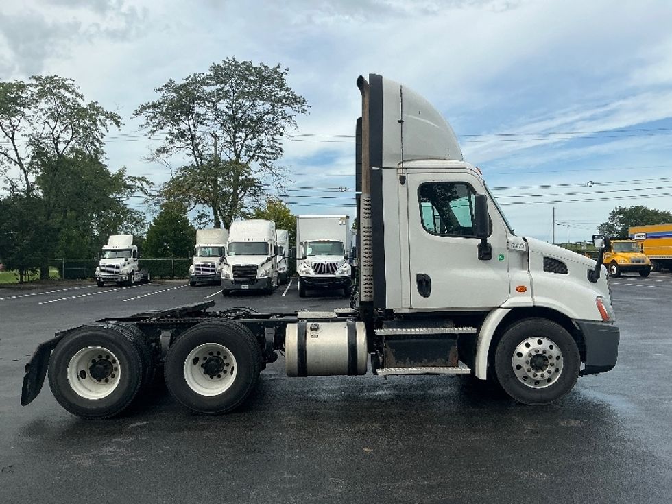 Day Cab Tractor-Heavy Duty Tractors-Freightliner-2020-Cascadia 11364ST-Evansville-IN-341,158\n\t\tmiles-$ 41,750 - Image 8