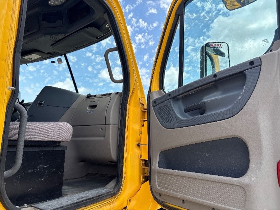 Day Cab Tractor-Heavy Duty Tractors-Freightliner-2020-Cascadia 11364ST-Fort Worth-TX-506,028\n\t\tmiles-$ 31,750 - Image 12