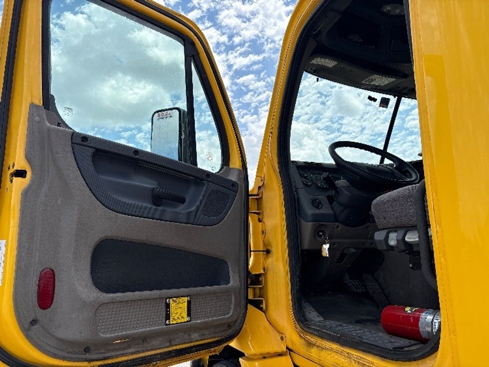 Day Cab Tractor-Heavy Duty Tractors-Freightliner-2020-Cascadia 11364ST-Fort Worth-TX-506,028\n\t\tmiles-$ 31,750 - Image 9