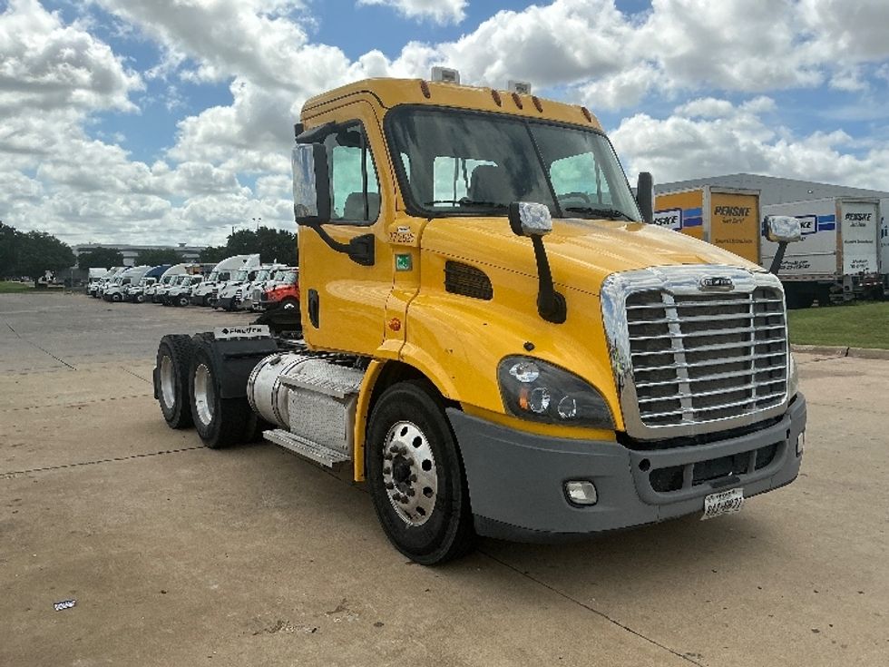 Day Cab Tractor-Heavy Duty Tractors-Freightliner-2020-Cascadia 11364ST-Grand Prairie-TX-536,840\n\t\tmiles-$ 29,000 - Image 1