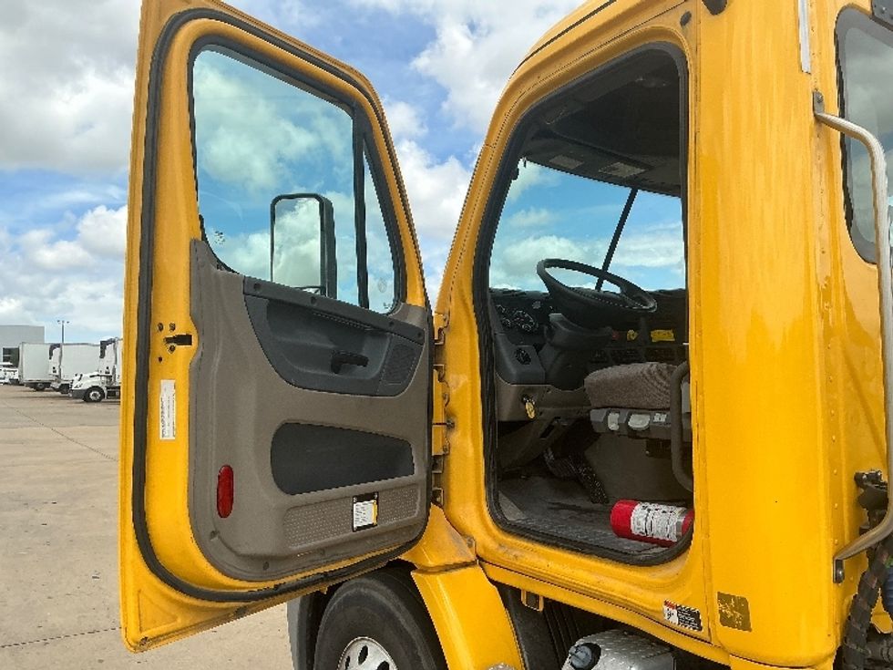 Day Cab Tractor-Heavy Duty Tractors-Freightliner-2020-Cascadia 11364ST-Grand Prairie-TX-536,840\n\t\tmiles-$ 29,000 - Image 10