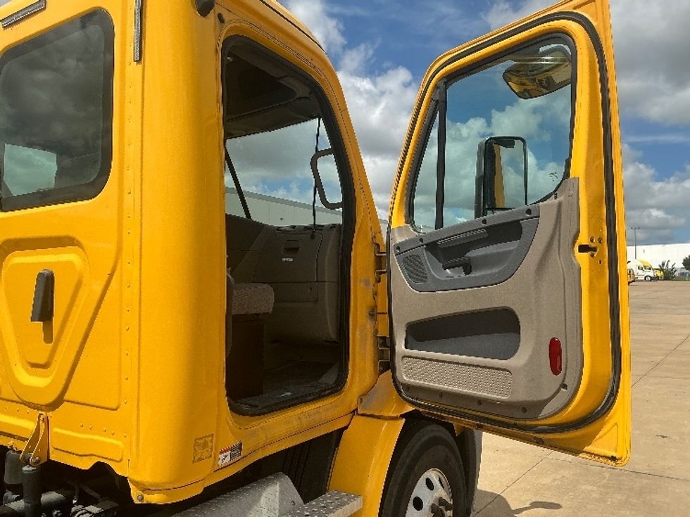 Day Cab Tractor-Heavy Duty Tractors-Freightliner-2020-Cascadia 11364ST-Grand Prairie-TX-536,840\n\t\tmiles-$ 29,000 - Image 12