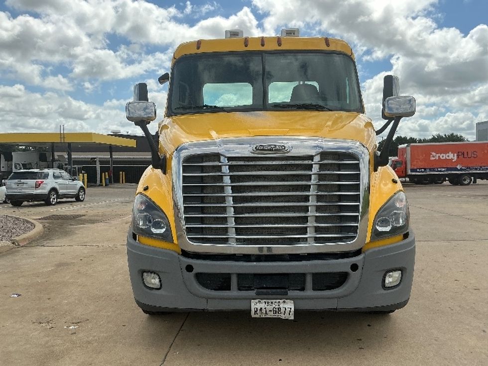 Day Cab Tractor-Heavy Duty Tractors-Freightliner-2020-Cascadia 11364ST-Grand Prairie-TX-536,840\n\t\tmiles-$ 29,000 - Image 2