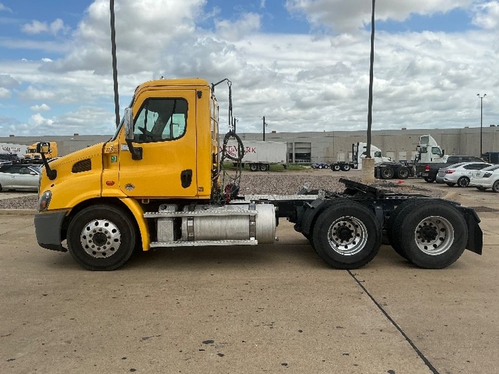 Day Cab Tractor-Heavy Duty Tractors-Freightliner-2020-Cascadia 11364ST-Grand Prairie-TX-536,840\n\t\tmiles-$ 29,000 - Image 4