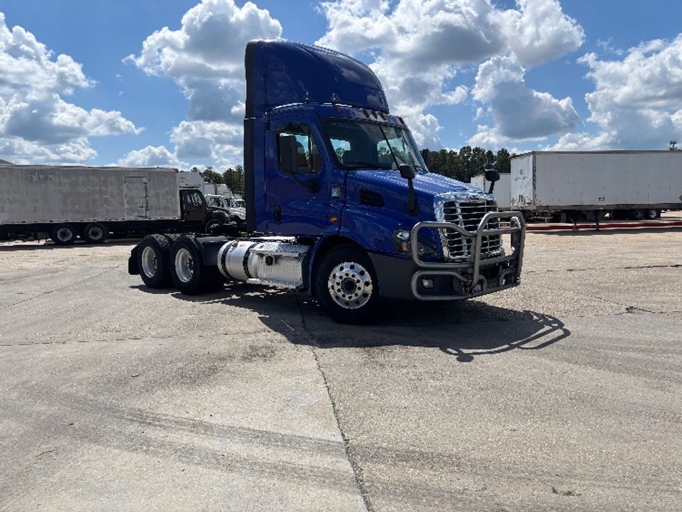 Day Cab Tractor-Heavy Duty Tractors-Freightliner-2020-Cascadia 11364ST-Hammond-LA-370,117\n\t\tmiles-$ 47,750 - Image 1
