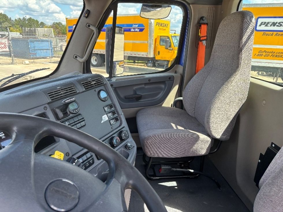 Day Cab Tractor-Heavy Duty Tractors-Freightliner-2020-Cascadia 11364ST-Hammond-LA-370,117\n\t\tmiles-$ 47,750 - Image 11