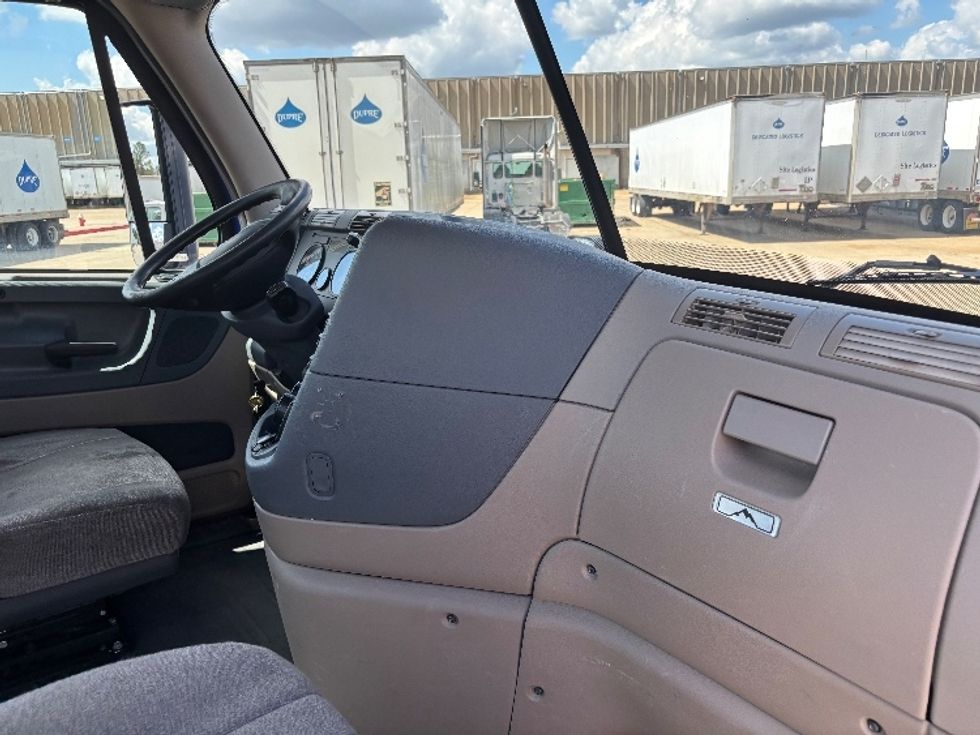 Day Cab Tractor-Heavy Duty Tractors-Freightliner-2020-Cascadia 11364ST-Hammond-LA-370,117\n\t\tmiles-$ 47,750 - Image 13