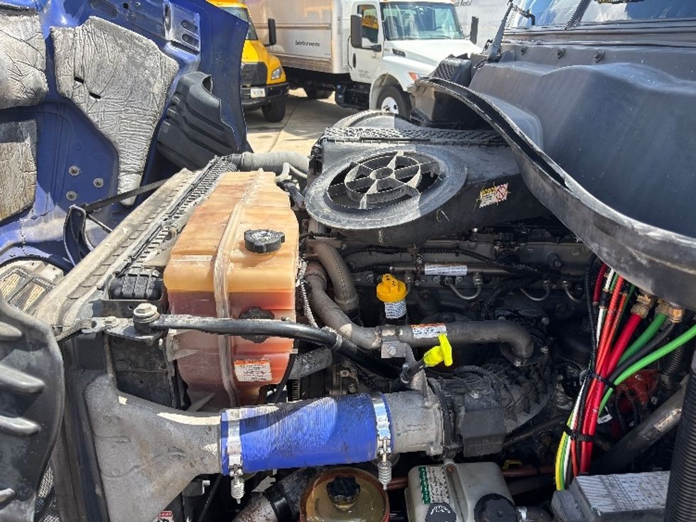 Day Cab Tractor-Heavy Duty Tractors-Freightliner-2020-Cascadia 11364ST-Hammond-LA-370,117\n\t\tmiles-$ 47,750 - Image 15