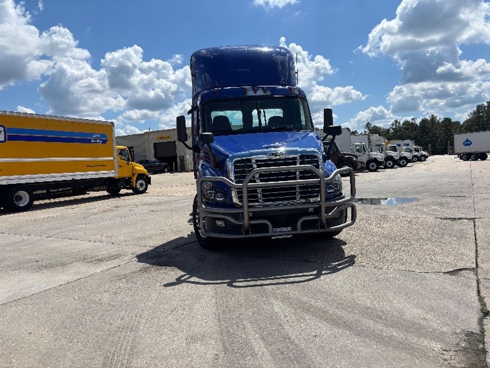 Day Cab Tractor-Heavy Duty Tractors-Freightliner-2020-Cascadia 11364ST-Hammond-LA-370,117\n\t\tmiles-$ 47,750 - Image 2