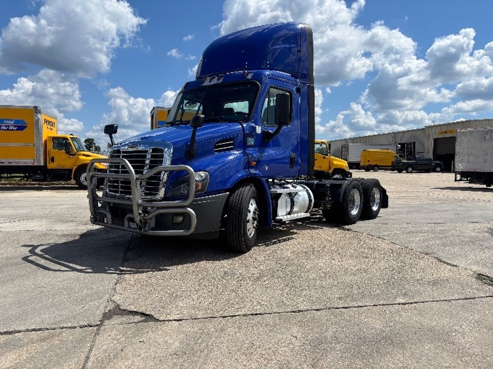Day Cab Tractor-Heavy Duty Tractors-Freightliner-2020-Cascadia 11364ST-Hammond-LA-370,117\n\t\tmiles-$ 47,750 - Image 3