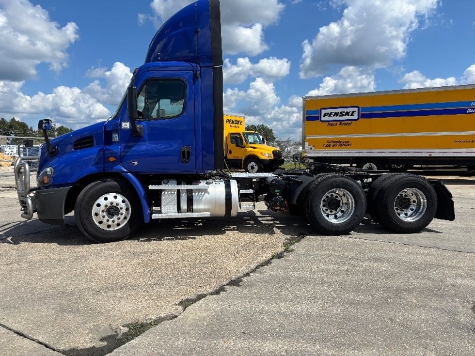 Day Cab Tractor-Heavy Duty Tractors-Freightliner-2020-Cascadia 11364ST-Hammond-LA-370,117\n\t\tmiles-$ 47,750 - Image 4