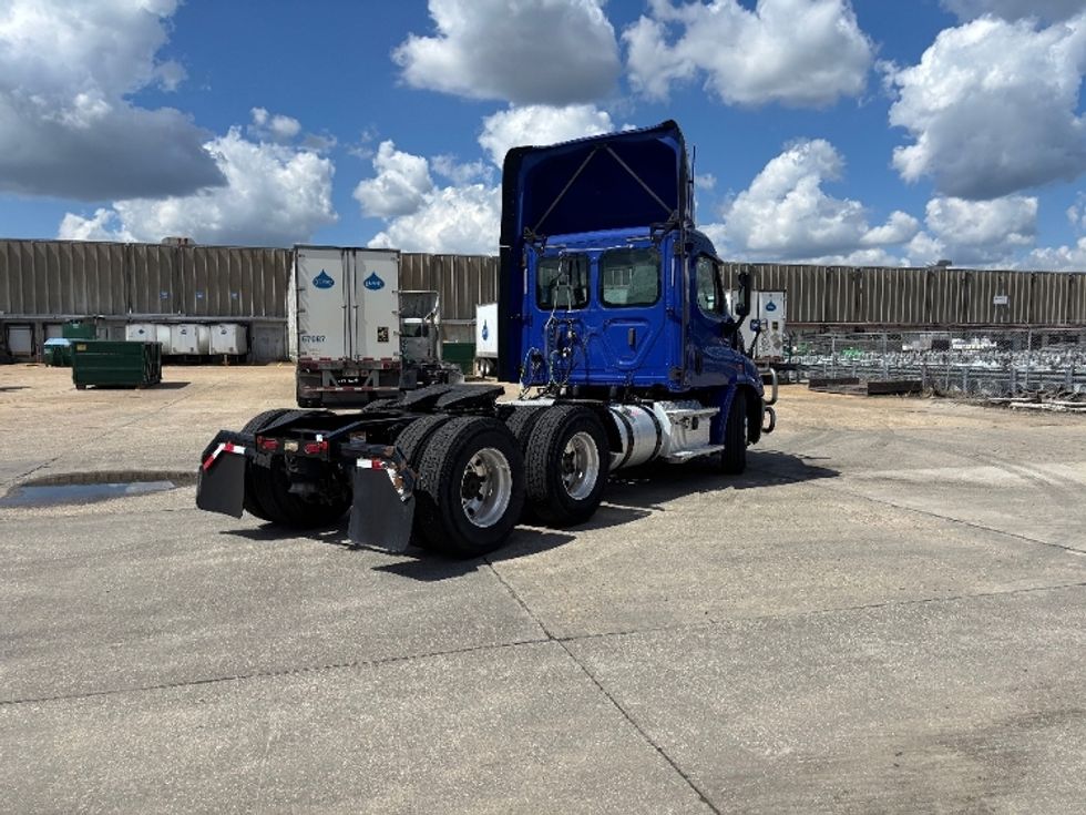 Day Cab Tractor-Heavy Duty Tractors-Freightliner-2020-Cascadia 11364ST-Hammond-LA-370,117\n\t\tmiles-$ 47,750 - Image 7