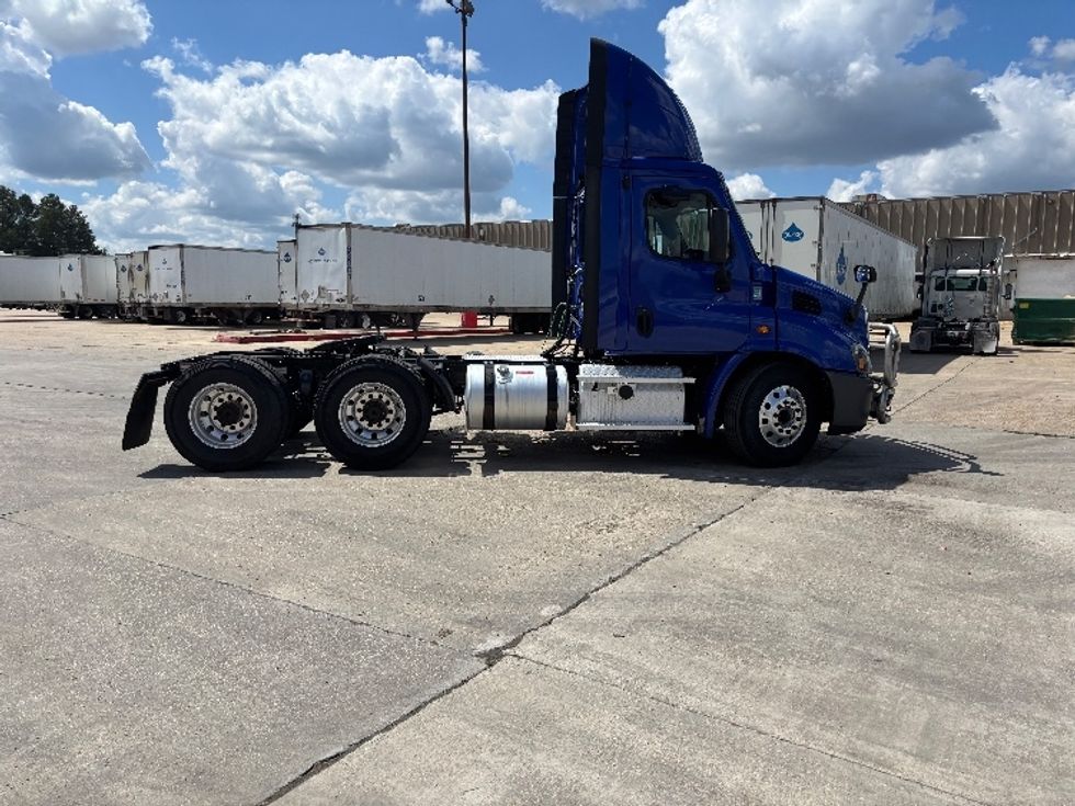 Day Cab Tractor-Heavy Duty Tractors-Freightliner-2020-Cascadia 11364ST-Hammond-LA-370,117\n\t\tmiles-$ 47,750 - Image 8
