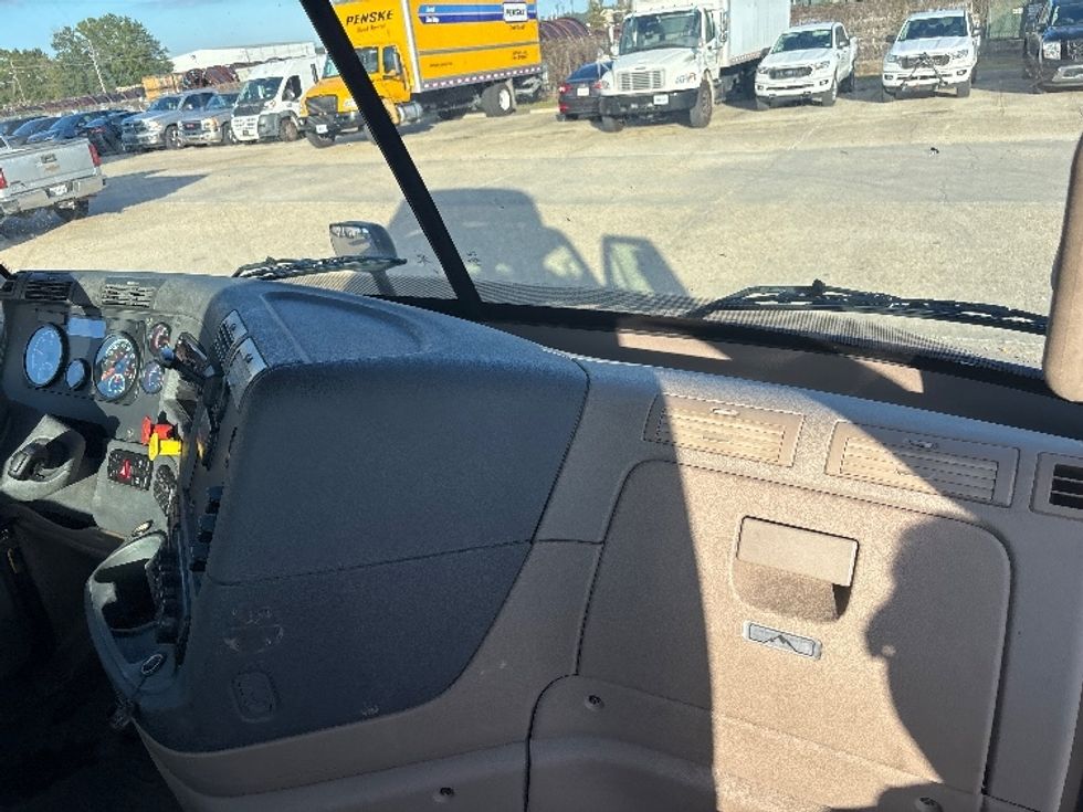 Day Cab Tractor-Heavy Duty Tractors-Freightliner-2020-Cascadia 11364ST-Hammond-LA-427,642\n\t\tmiles-$ 44,000 - Image 14