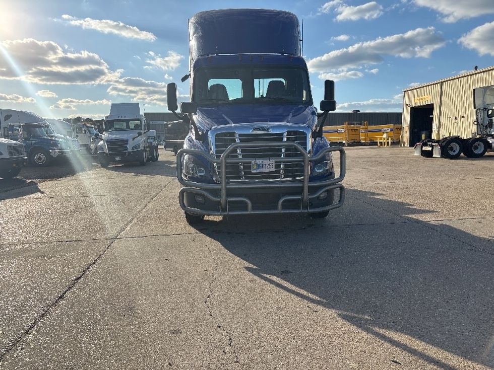 Day Cab Tractor-Heavy Duty Tractors-Freightliner-2020-Cascadia 11364ST-Hammond-LA-427,642\n\t\tmiles-$ 44,000 - Image 2
