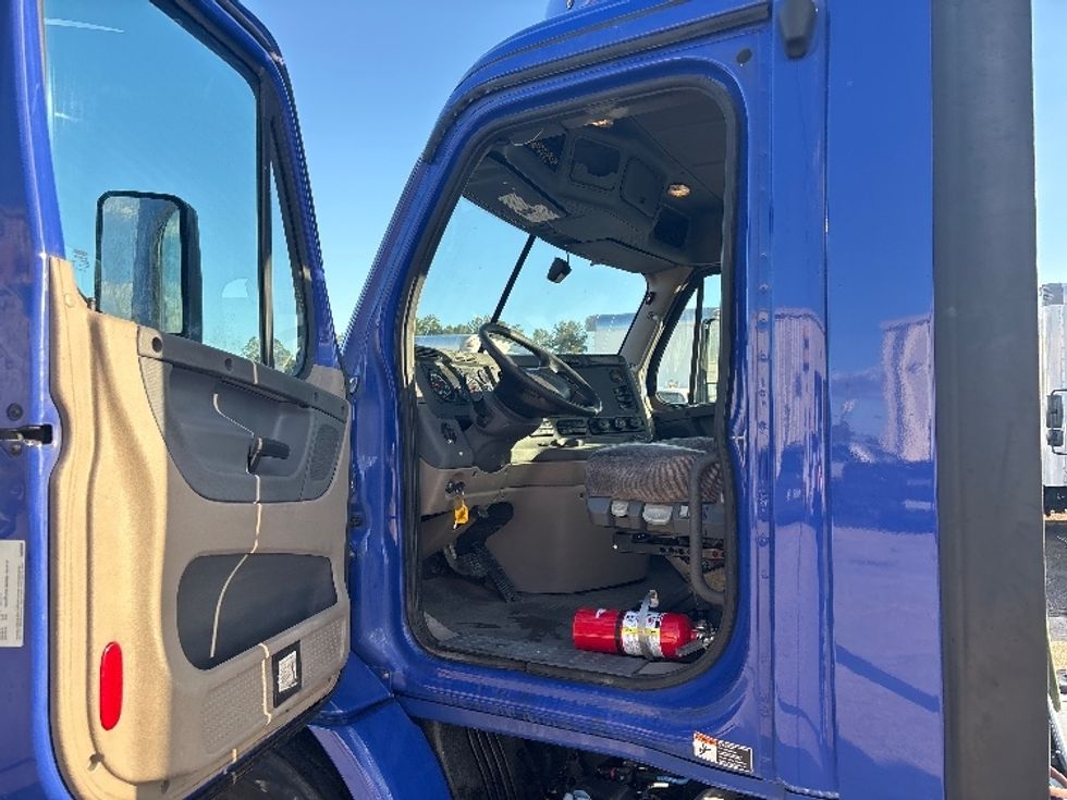 Day Cab Tractor-Heavy Duty Tractors-Freightliner-2020-Cascadia 11364ST-Hammond-LA-427,642\n\t\tmiles-$ 44,000 - Image 9
