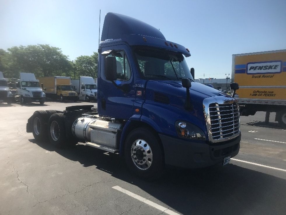 Day Cab Tractor-Heavy Duty Tractors-Freightliner-2020-Cascadia 11364ST-Harrisburg-PA-316,516\n\t\tmiles-$ 47,250 - Image 1