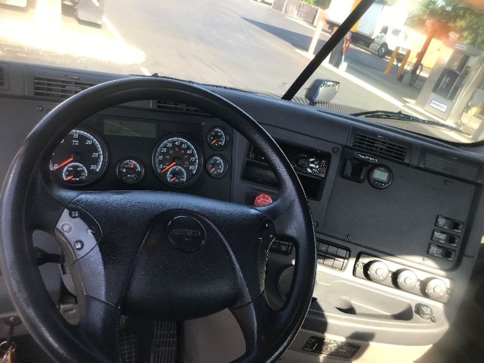 Day Cab Tractor-Heavy Duty Tractors-Freightliner-2020-Cascadia 11364ST-Harrisburg-PA-316,516\n\t\tmiles-$ 47,250 - Image 11