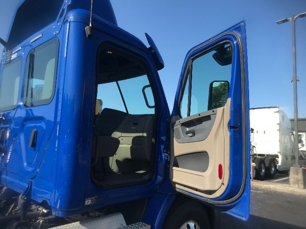 Day Cab Tractor-Heavy Duty Tractors-Freightliner-2020-Cascadia 11364ST-Harrisburg-PA-316,516\n\t\tmiles-$ 47,250 - Image 12