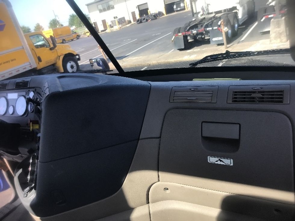 Day Cab Tractor-Heavy Duty Tractors-Freightliner-2020-Cascadia 11364ST-Harrisburg-PA-316,516\n\t\tmiles-$ 47,250 - Image 13