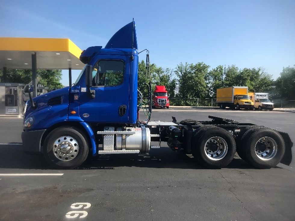 Day Cab Tractor-Heavy Duty Tractors-Freightliner-2020-Cascadia 11364ST-Harrisburg-PA-316,516\n\t\tmiles-$ 47,250 - Image 4