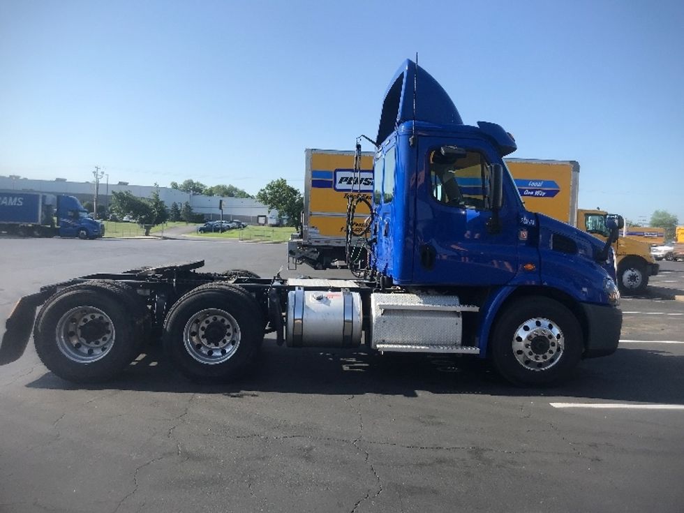 Day Cab Tractor-Heavy Duty Tractors-Freightliner-2020-Cascadia 11364ST-Harrisburg-PA-316,516\n\t\tmiles-$ 47,250 - Image 8