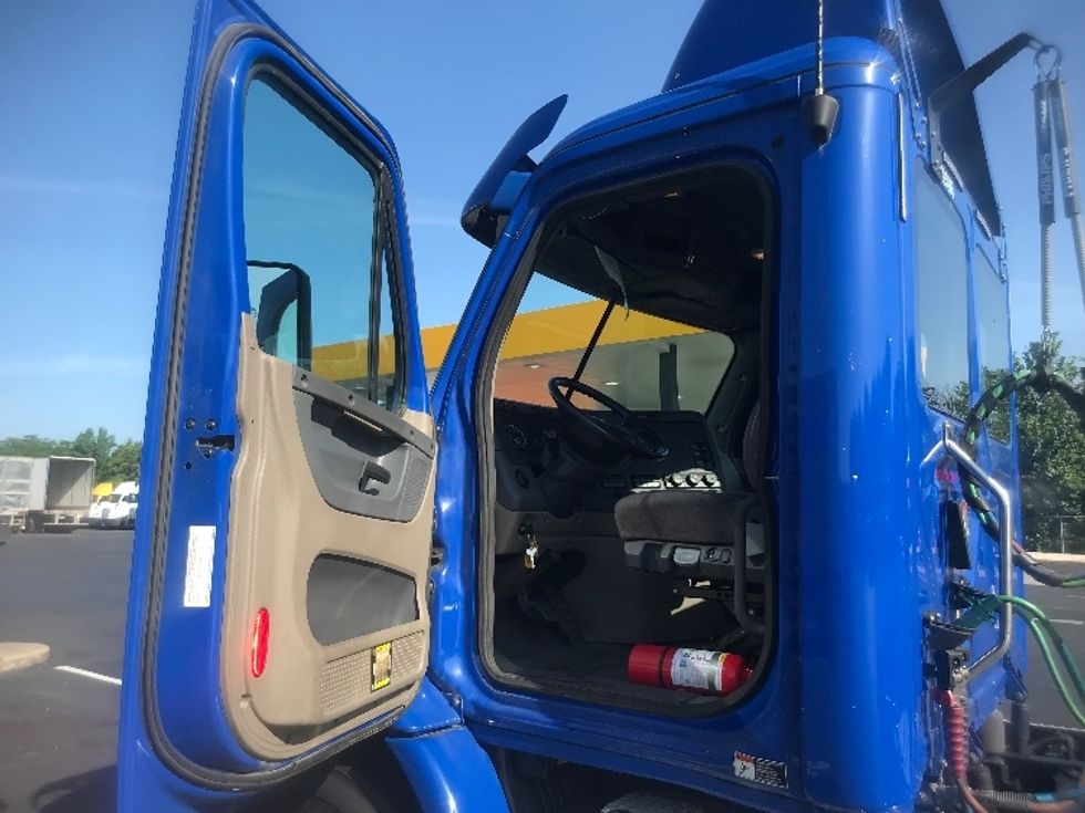 Day Cab Tractor-Heavy Duty Tractors-Freightliner-2020-Cascadia 11364ST-Harrisburg-PA-316,516\n\t\tmiles-$ 47,250 - Image 9