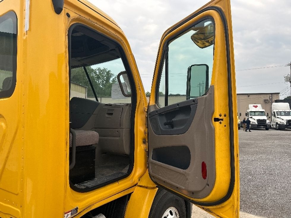 Day Cab Tractor-Heavy Duty Tractors-Freightliner-2020-Cascadia 11364ST-Hueytown-AL-441,880\n\t\tmiles-$ 35,500 - Image 12