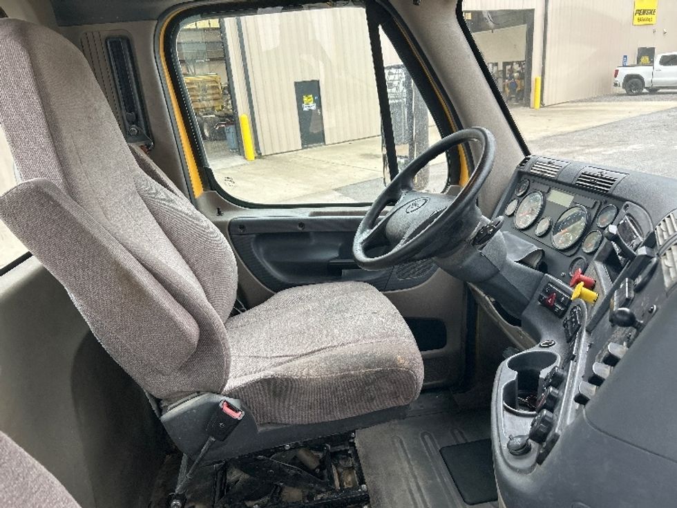 Day Cab Tractor-Heavy Duty Tractors-Freightliner-2020-Cascadia 11364ST-Hueytown-AL-441,880\n\t\tmiles-$ 35,500 - Image 14