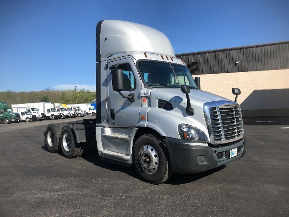 Day Cab Tractor-Heavy Duty Tractors-Freightliner-2020-Cascadia 11364ST-Jessup-PA-547,678\n\t\tmiles-$ 37,500 - Image 1