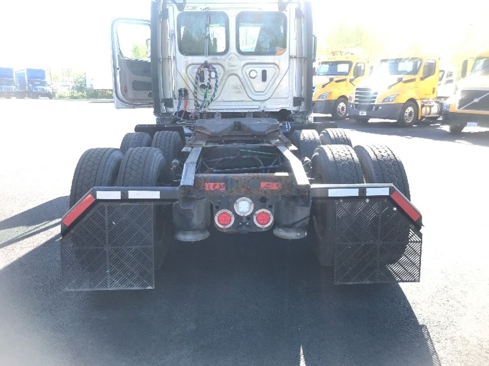 Day Cab Tractor-Heavy Duty Tractors-Freightliner-2020-Cascadia 11364ST-Jessup-PA-547,678\n\t\tmiles-$ 37,500 - Image 19
