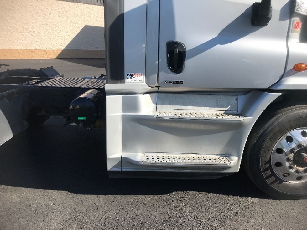 Day Cab Tractor-Heavy Duty Tractors-Freightliner-2020-Cascadia 11364ST-Jessup-PA-547,678\n\t\tmiles-$ 37,500 - Image 20